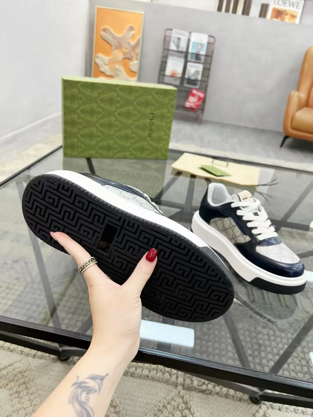 Factory price: 480💰New men's shoes GUCCI [Lightning] latest shoes shipped. Original quality, fashionable, made of special materials, sheepskin lining, brand new packaging. The foot feels super comfortable and the workmanship is impeccable. Size: 38-44, customized 45